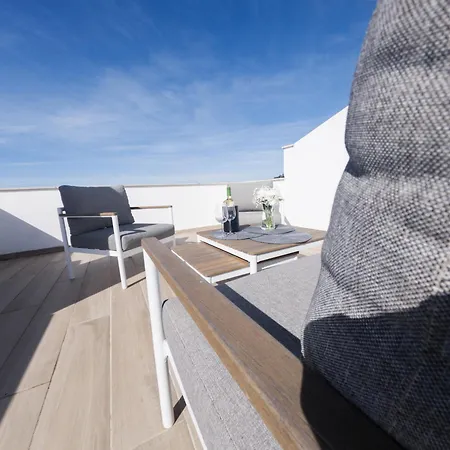 Three Bedroom Sea View Townhouse *