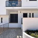 Three Bedroom Sea View Townhouse וילה *