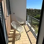 Three Bedroom Sea View Townhouse וילה אלבופיירה