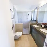 Three Bedroom Sea View Townhouse וילה