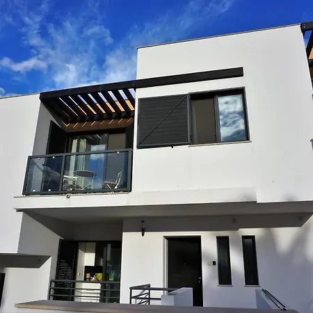 Three Bedroom Sea View Townhouse فيلة