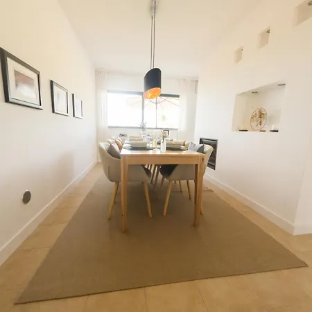Three Bedroom Sea View Townhouse וילה אלבופיירה