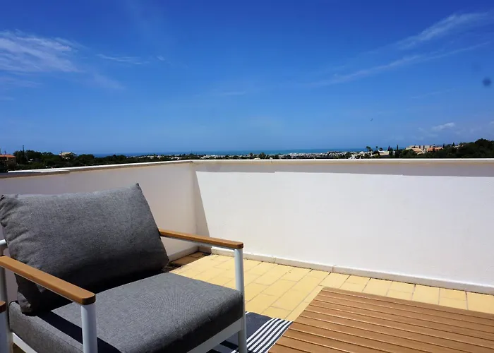 Three Bedroom Sea View Townhouse *
