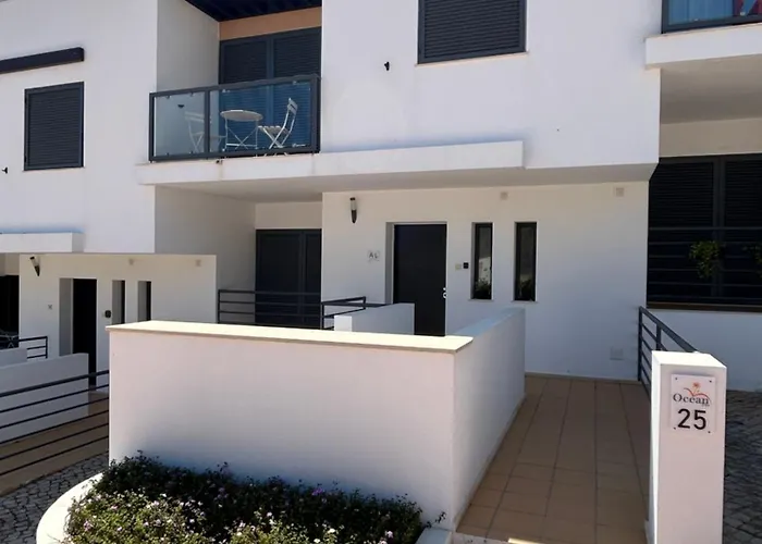 Three Bedroom Sea View Townhouse *