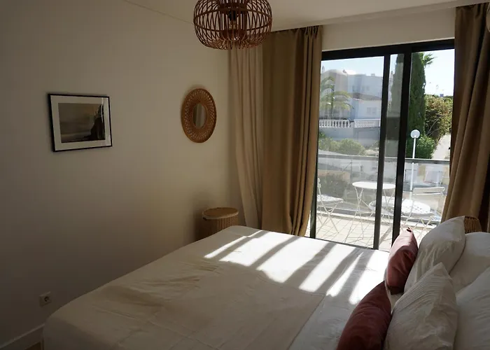 Three Bedroom Sea View Townhouse *