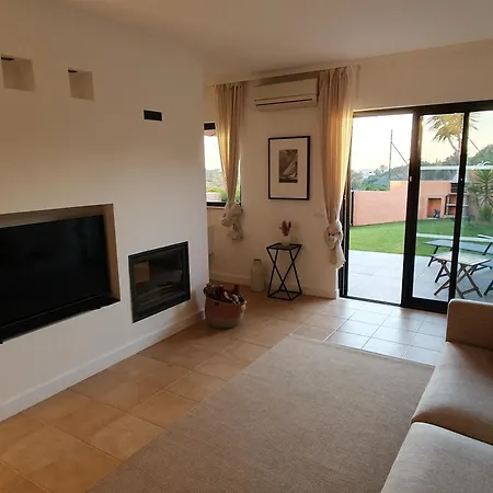 Three Bedroom Sea View Townhouse Вілла *