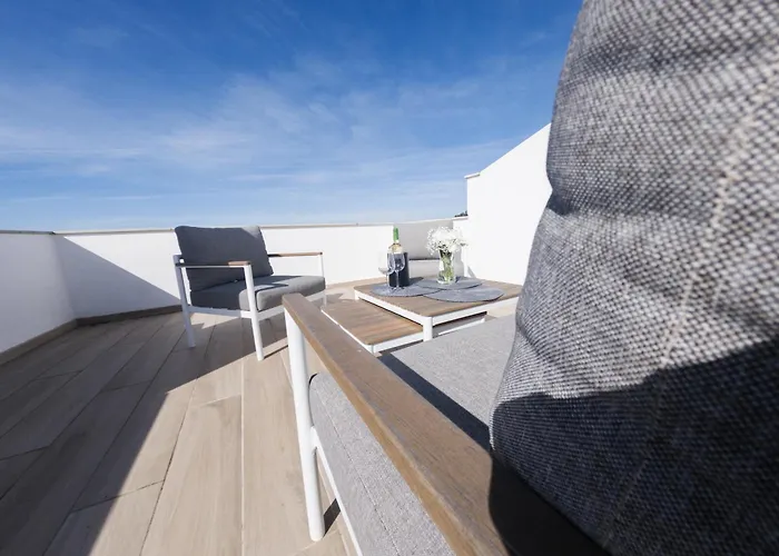 Three Bedroom Sea View Townhouse *